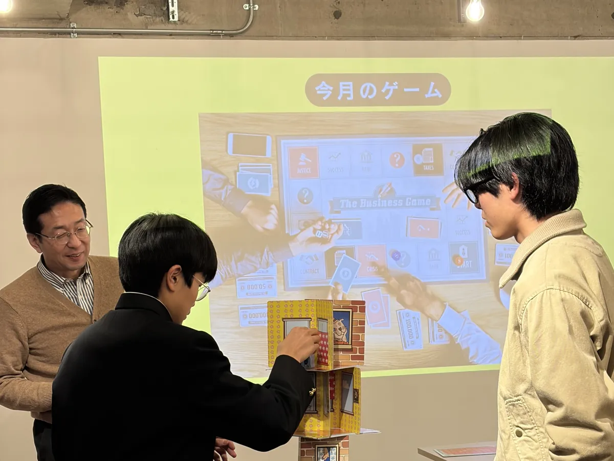 参加者同士の対話で問いを深める加須間の「トイの間」