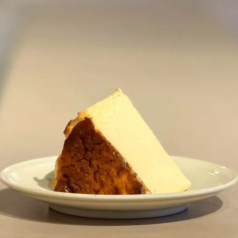 加須間スタッフが試作を重ねた手作りのこだわりチーズケーキ