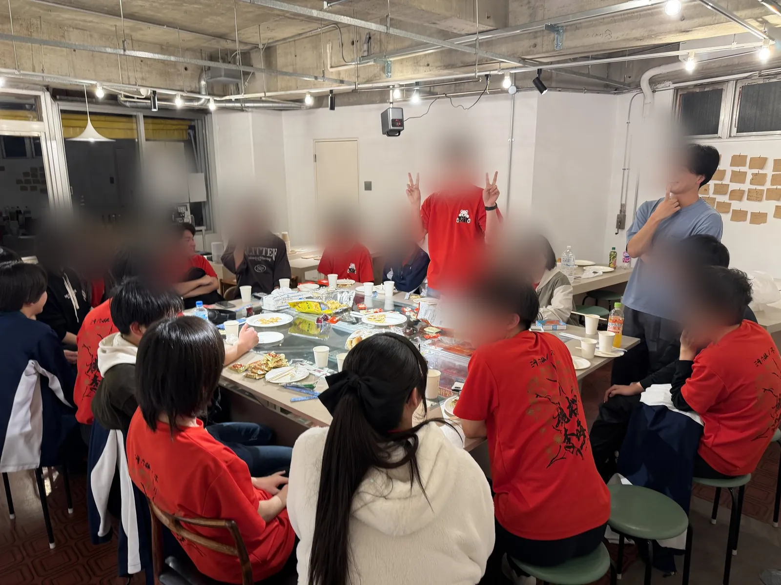 加須間を貸し切って開かれた同窓会の様子